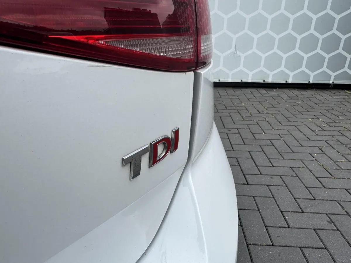 1.6 TDI Highline Business R-line Carplay Parelmoer