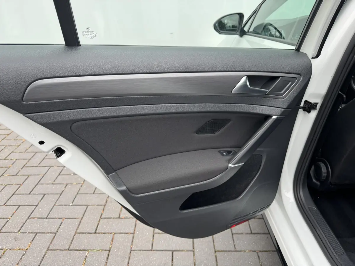 1.6 TDI Highline Business R-line Carplay Parelmoer