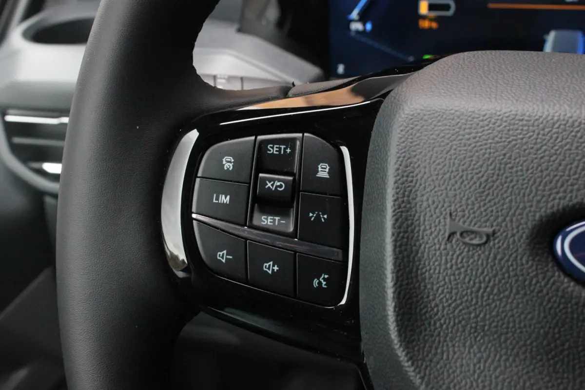 340 L2H1 Limited 65 kWh 218PK / JB- EDITON / CAMERA / 328KM RANGE / APPLE CARPLAY /DRIVERS- PACK/ FULL OPTIONS