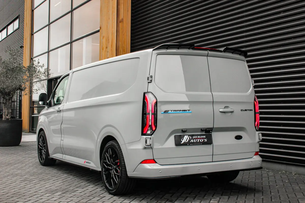 340 L2H1 Limited 65 kWh 218PK / JB- EDITON / CAMERA / 328KM RANGE / APPLE CARPLAY /DRIVERS- PACK/ FULL OPTIONS
