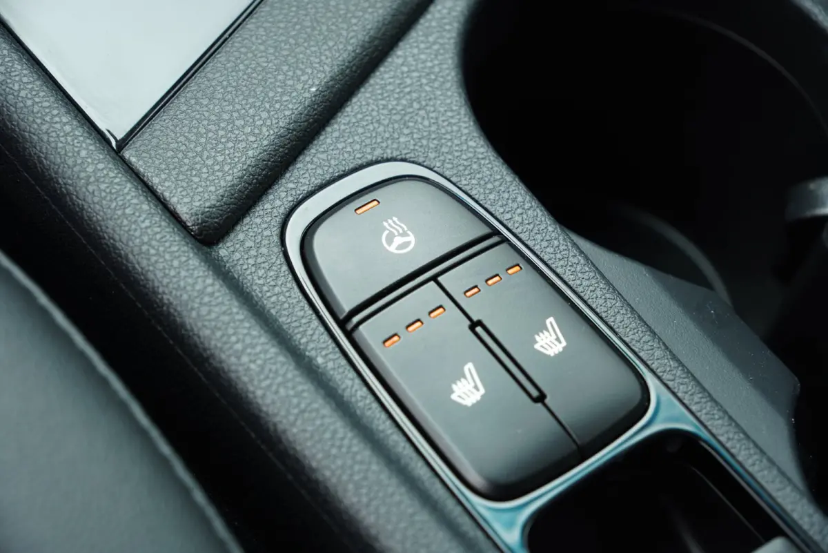 1.6 GDi Hybrid DynamicPlusLine 2021 Stoelverwarming Leder Automaat SUV Adaptive cruise control Carplay Android Navigatie