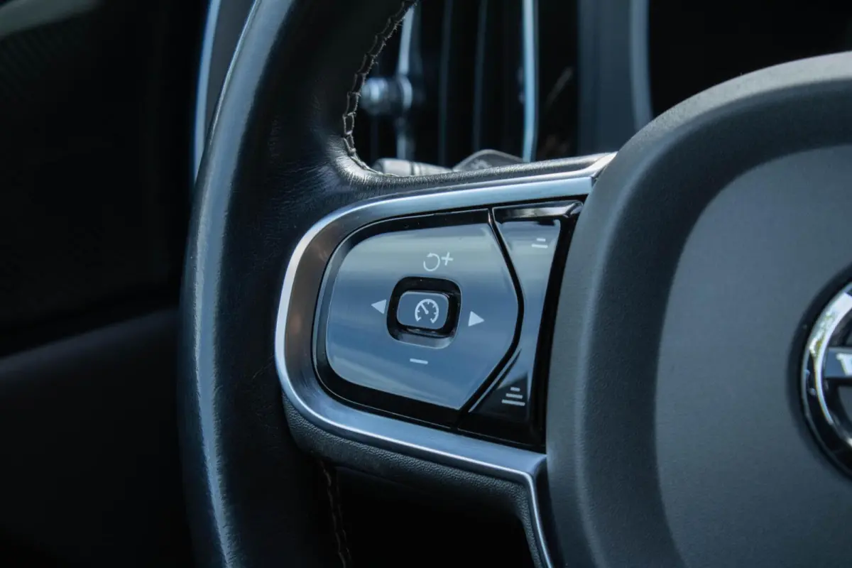 2.0 PHEV T8 Twin Engine AWD R-Design|Pano|21'|