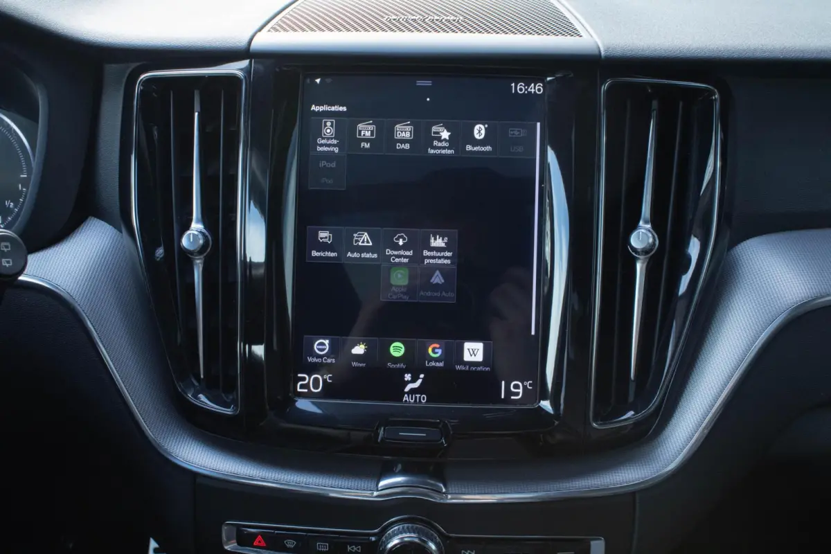 2.0 PHEV T8 Twin Engine AWD R-Design|Pano|21'|