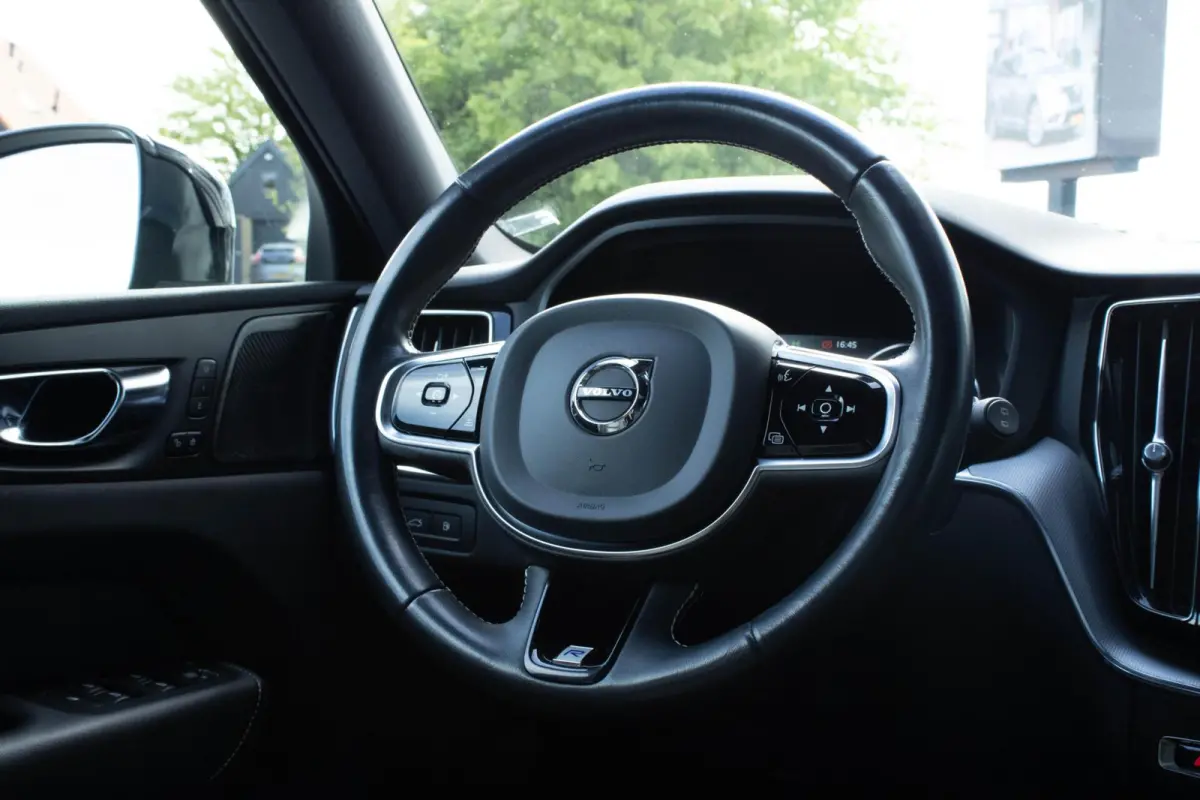 2.0 PHEV T8 Twin Engine AWD R-Design|Pano|21'|