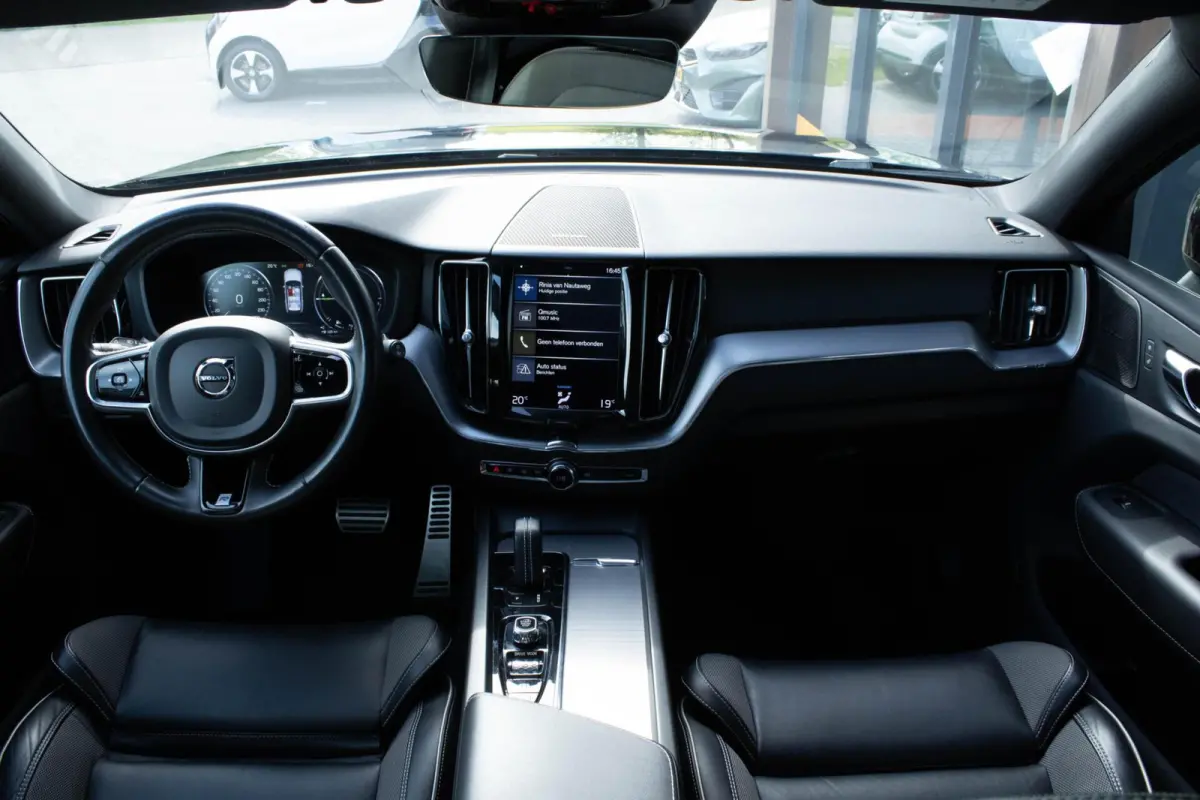 2.0 PHEV T8 Twin Engine AWD R-Design|Pano|21'|