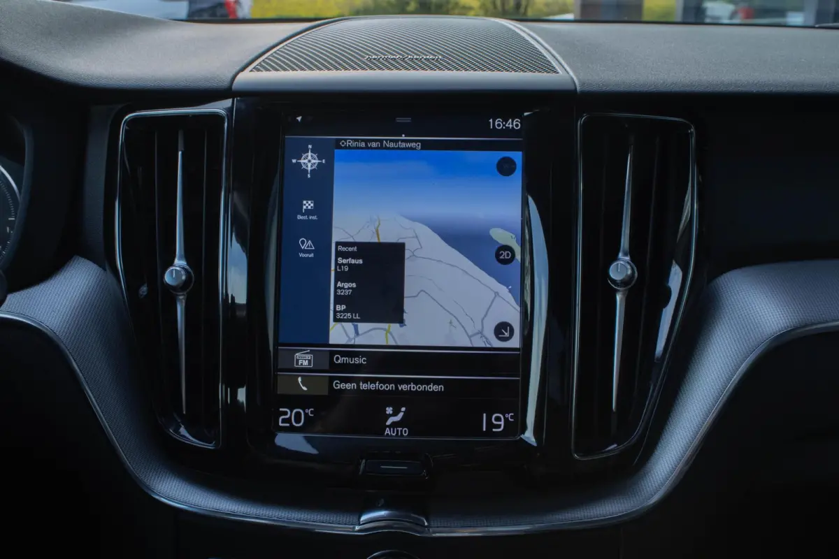 2.0 PHEV T8 Twin Engine AWD R-Design|Pano|21'|