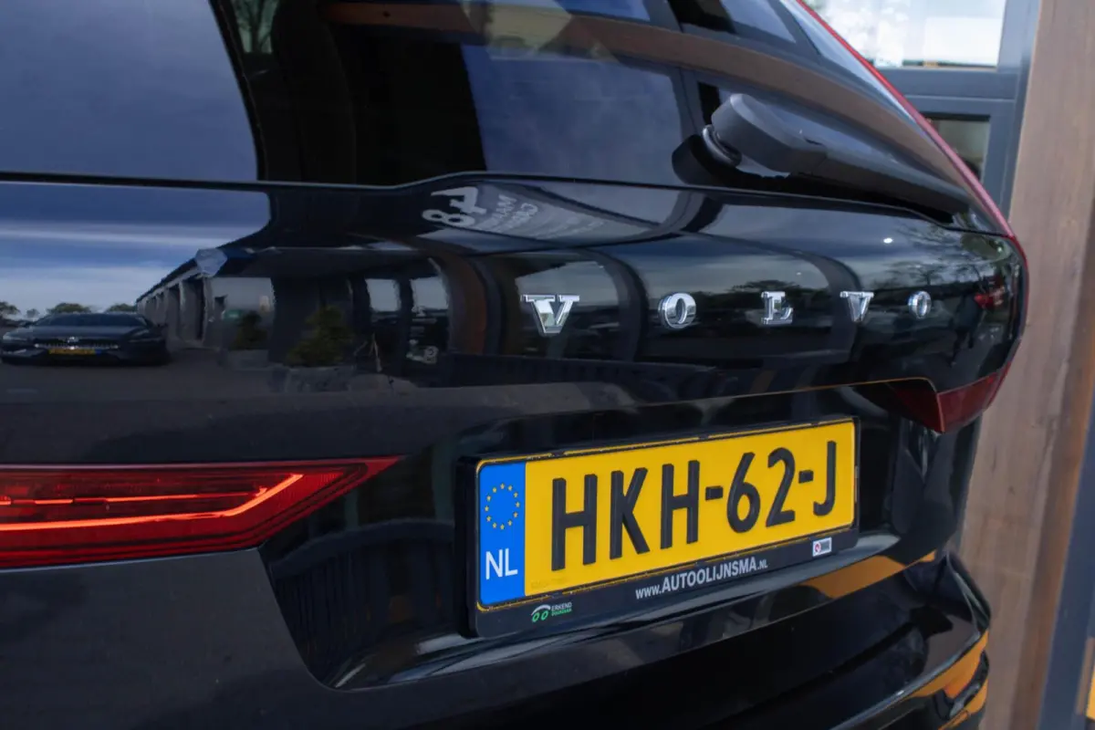 2.0 PHEV T8 Twin Engine AWD R-Design|Pano|21'|