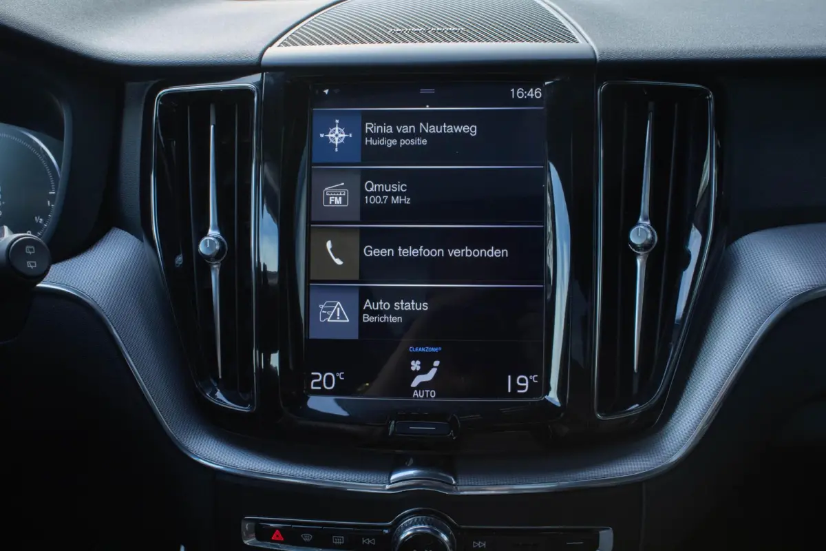 2.0 PHEV T8 Twin Engine AWD R-Design|Pano|21'|