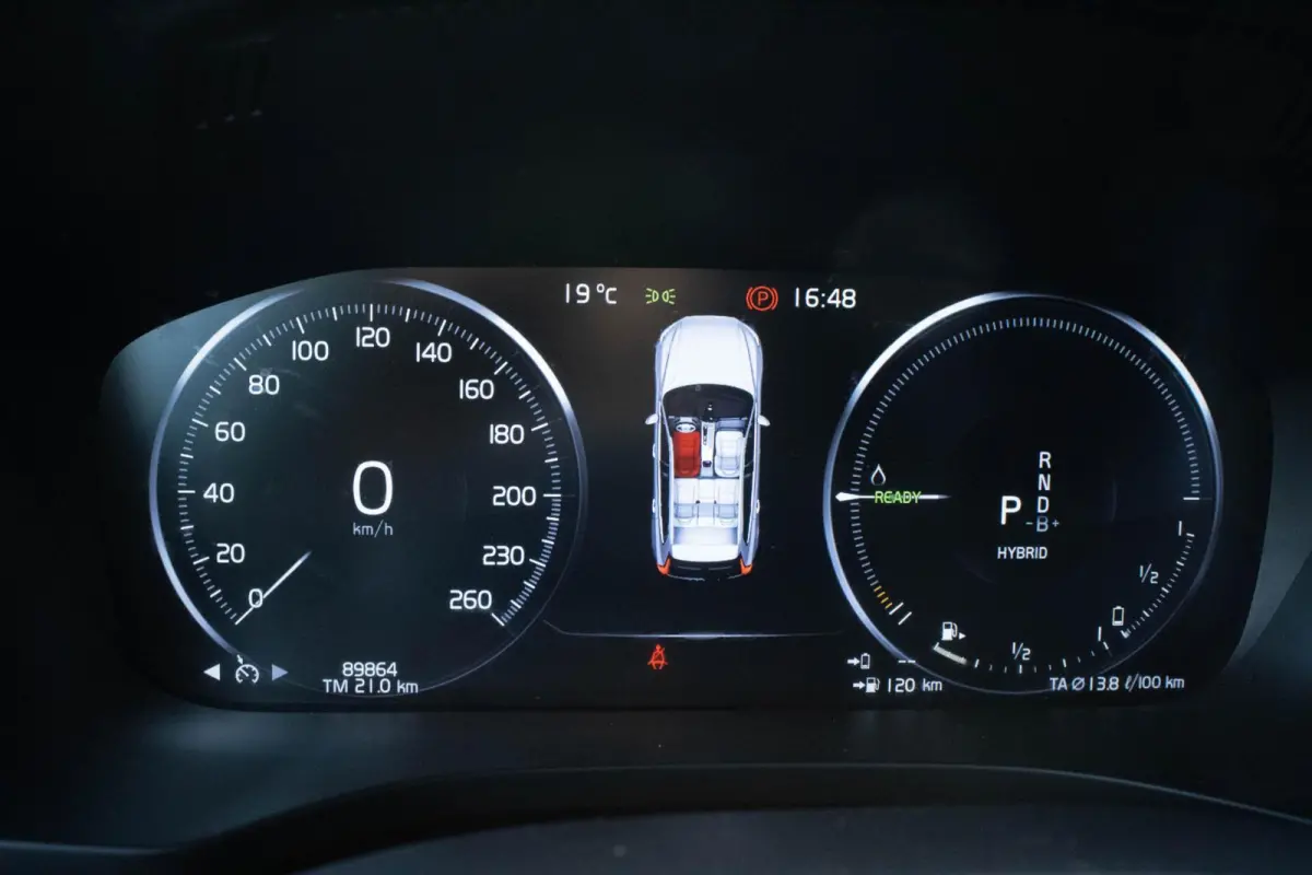 2.0 PHEV T8 Twin Engine AWD R-Design|Pano|21'|