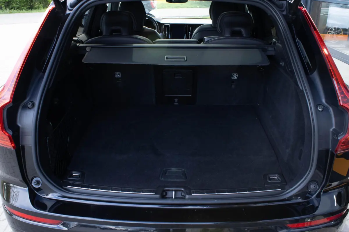2.0 PHEV T8 Twin Engine AWD R-Design|Pano|21'|