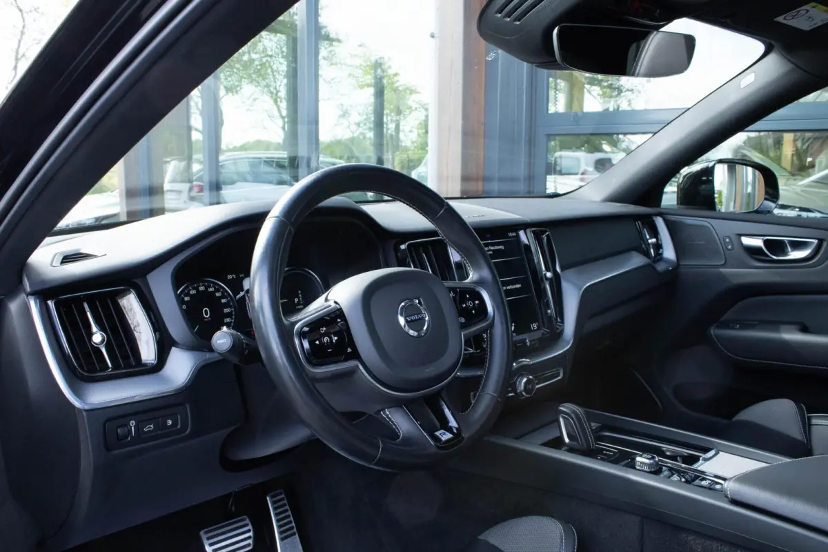 2.0 PHEV T8 Twin Engine AWD R-Design|Pano|21'|