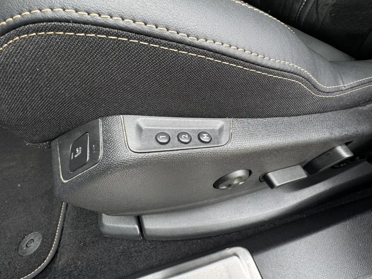 PureTech Blue Lease GT|PANO|Focal|Alcantara/leder|Camera V+A|Elek.stoel.|Adap.Cruise|