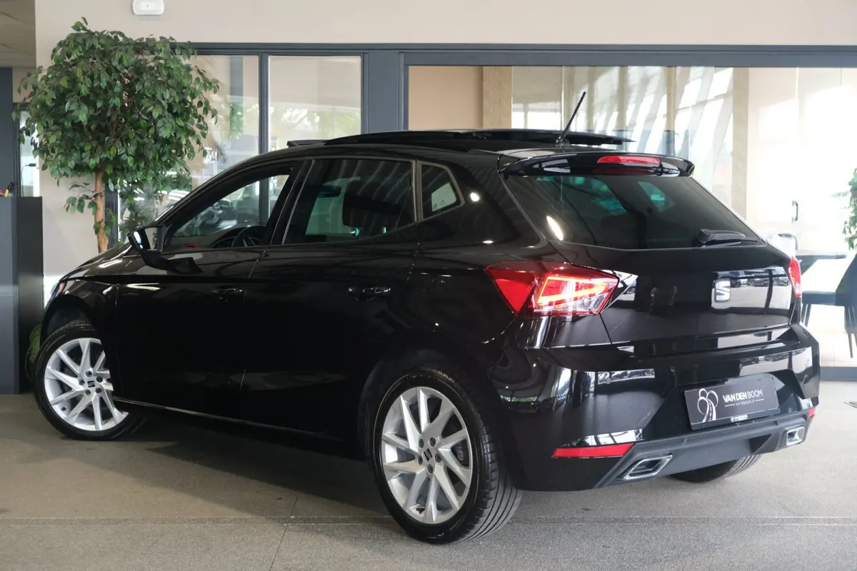 1.0 EcoTSI FR 110PK Facelift Pano Cam Led Alcantara ACC
