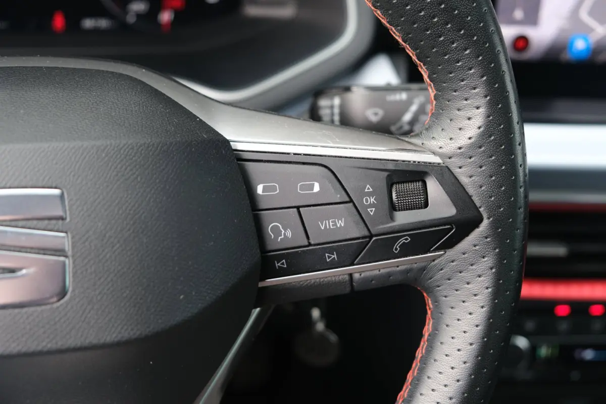 1.0 EcoTSI FR 110PK Facelift Pano Cam Led Alcantara ACC