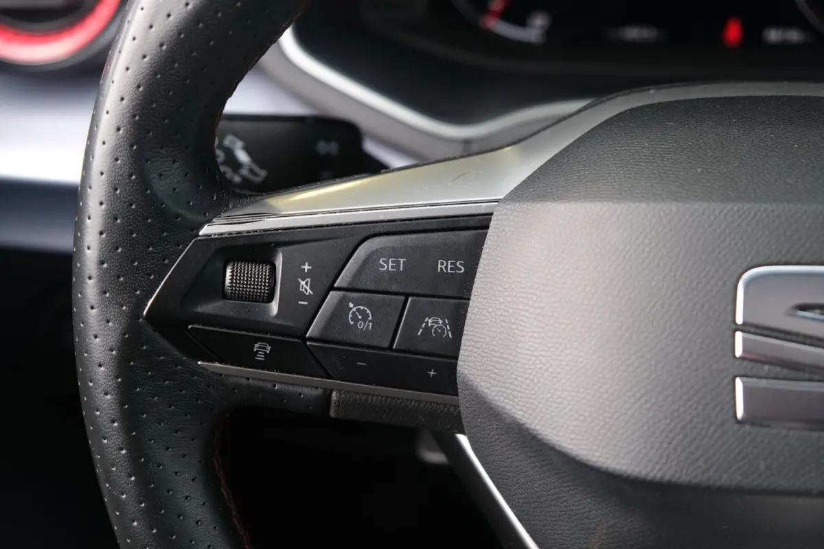 1.0 EcoTSI FR 110PK Facelift Pano Cam Led Alcantara ACC