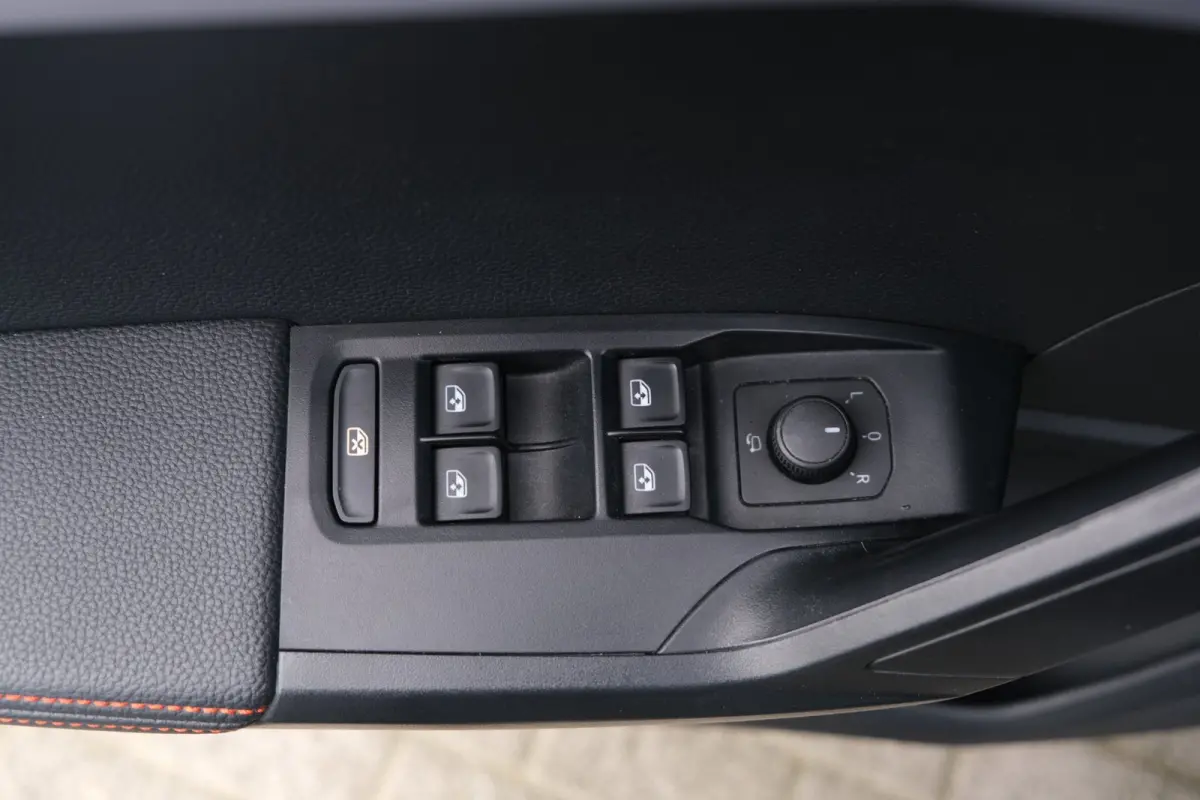 1.0 EcoTSI FR 110PK Facelift Pano Cam Led Alcantara ACC