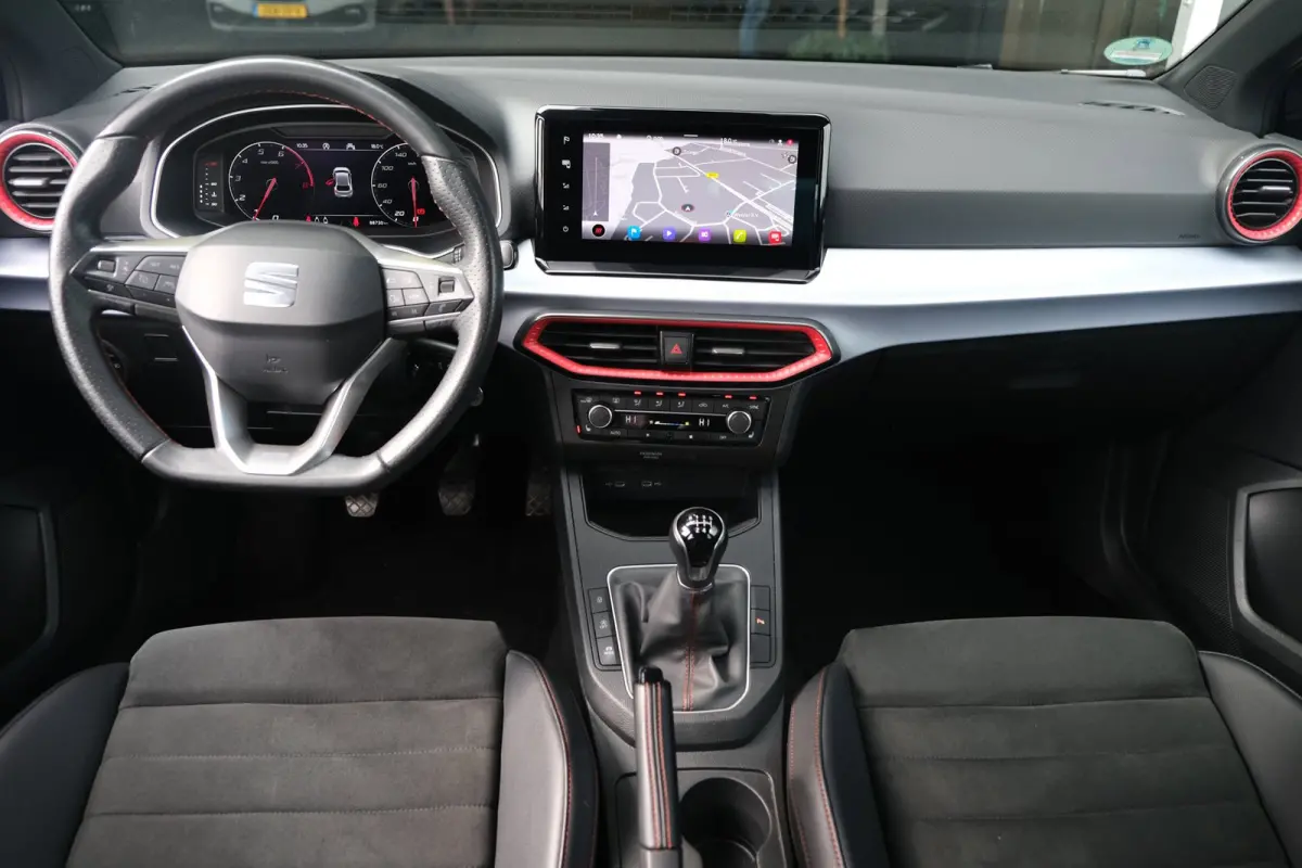 1.0 EcoTSI FR 110PK Facelift Pano Cam Led Alcantara ACC