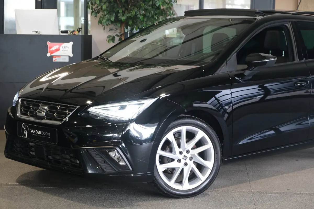 1.0 EcoTSI FR 110PK Facelift Pano Cam Led Alcantara ACC