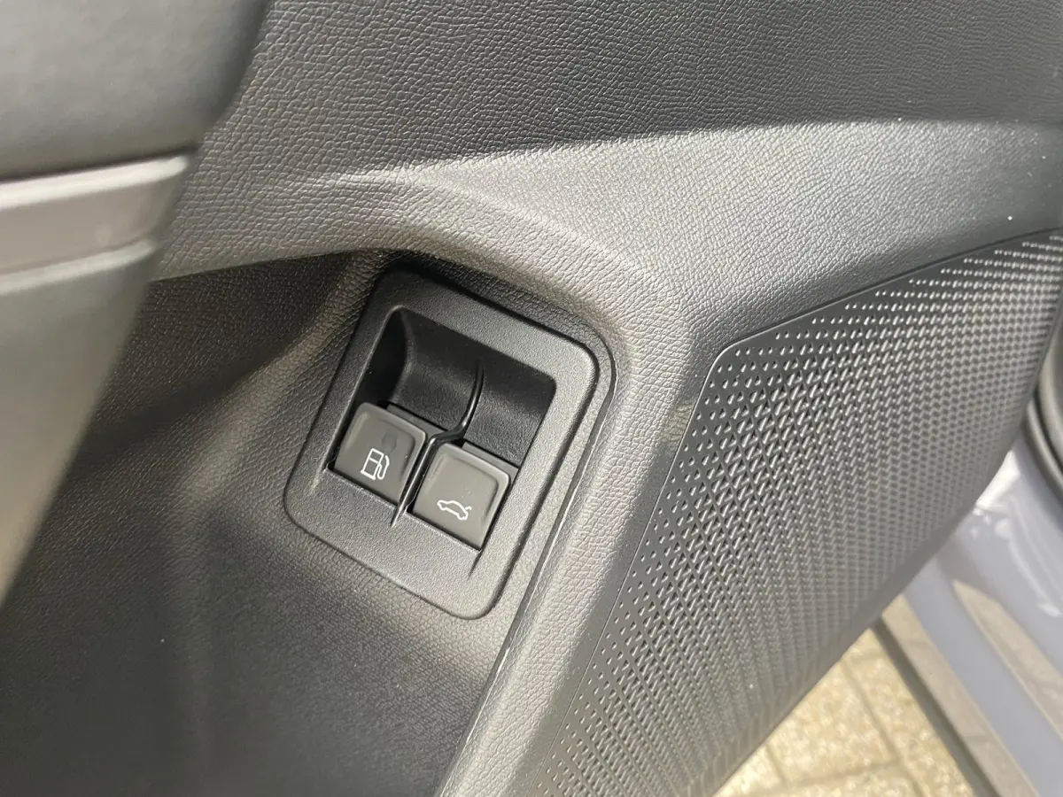 1.5 TSI e-Hybrid Business | PANORAMADAK | DODEHOEK DETECTIE | 360 CAMERA | TRAVEL ASSIST | STUUR-STOEL VERWARMING | SENNHEISER | MEMORY STOELEN |