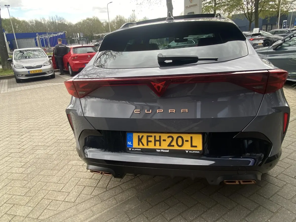 1.5 TSI e-Hybrid Business | PANORAMADAK | DODEHOEK DETECTIE | 360 CAMERA | TRAVEL ASSIST | STUUR-STOEL VERWARMING | SENNHEISER | MEMORY STOELEN |