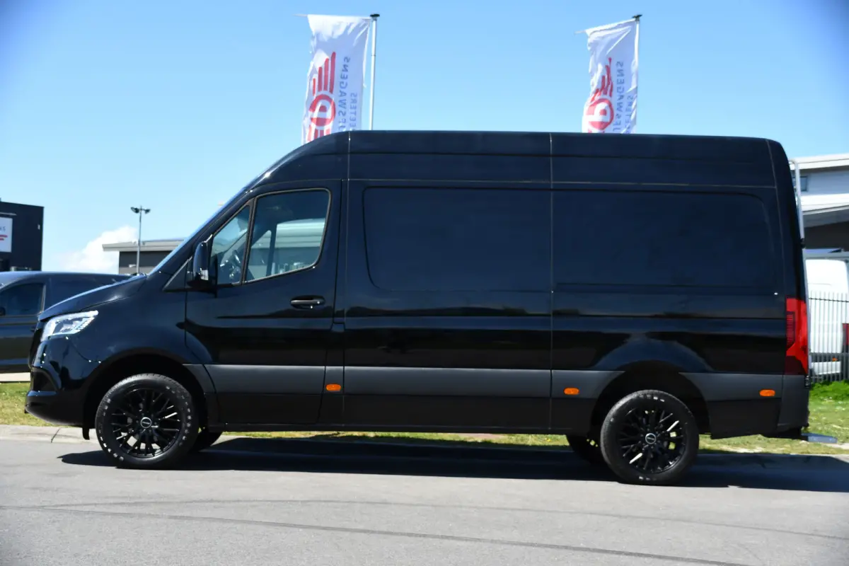 319 1.9 CDI L2H2 RWD Black Edition Camera, Cruise, Carplay, LED, 190pk, Multimedia, Automaat, Geveerde stoel, Sensoren, Trekhaak, Uniek!