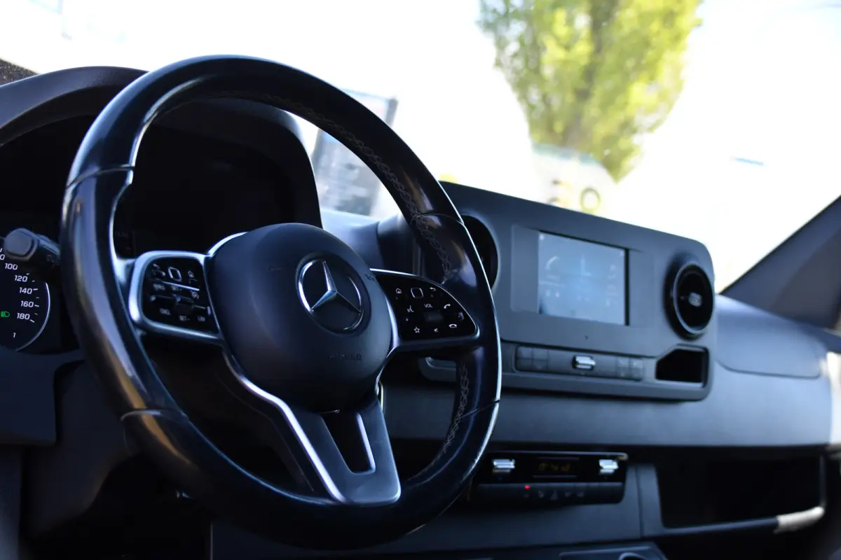 319 1.9 CDI L2H2 RWD Black Edition Camera, Cruise, Carplay, LED, 190pk, Multimedia, Automaat, Geveerde stoel, Sensoren, Trekhaak, Uniek!