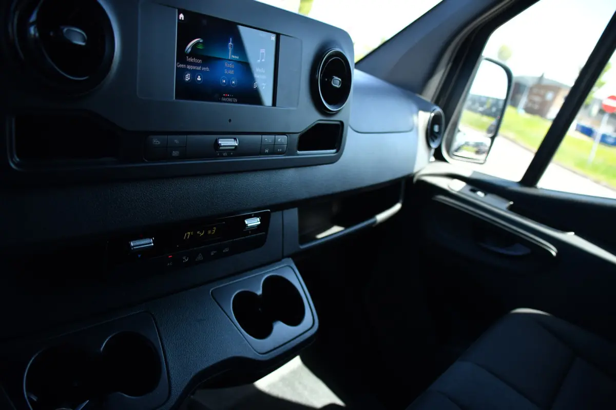 319 1.9 CDI L2H2 RWD Black Edition Camera, Cruise, Carplay, LED, 190pk, Multimedia, Automaat, Geveerde stoel, Sensoren, Trekhaak, Uniek!