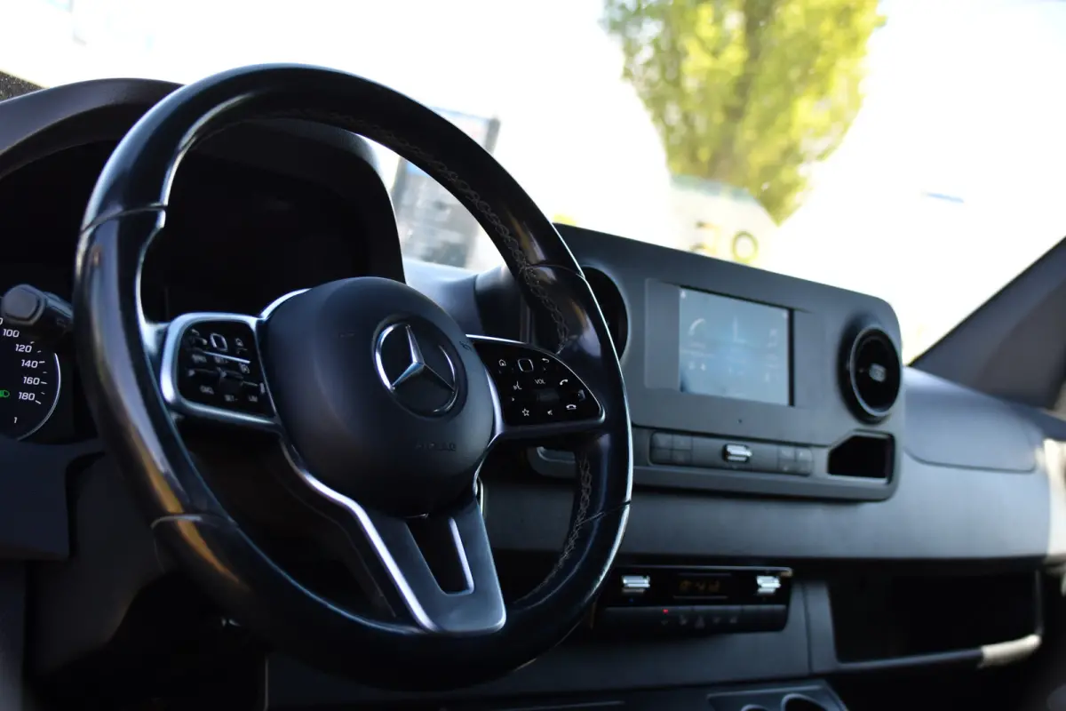 319 1.9 CDI L2H2 RWD Black Edition Camera, Cruise, Carplay, LED, 190pk, Multimedia, Automaat, Geveerde stoel, Sensoren, Trekhaak, Uniek!