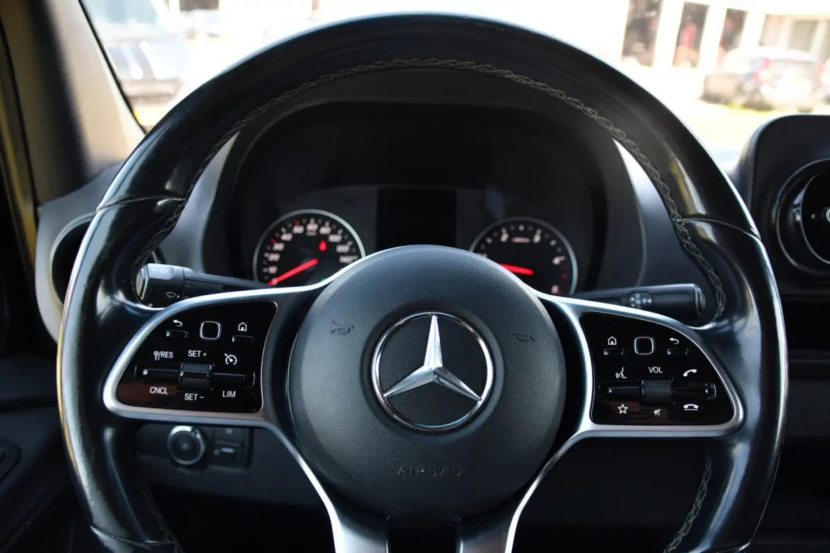 319 1.9 CDI L2H2 RWD Black Edition Camera, Cruise, Carplay, LED, 190pk, Multimedia, Automaat, Geveerde stoel, Sensoren, Trekhaak, Uniek!