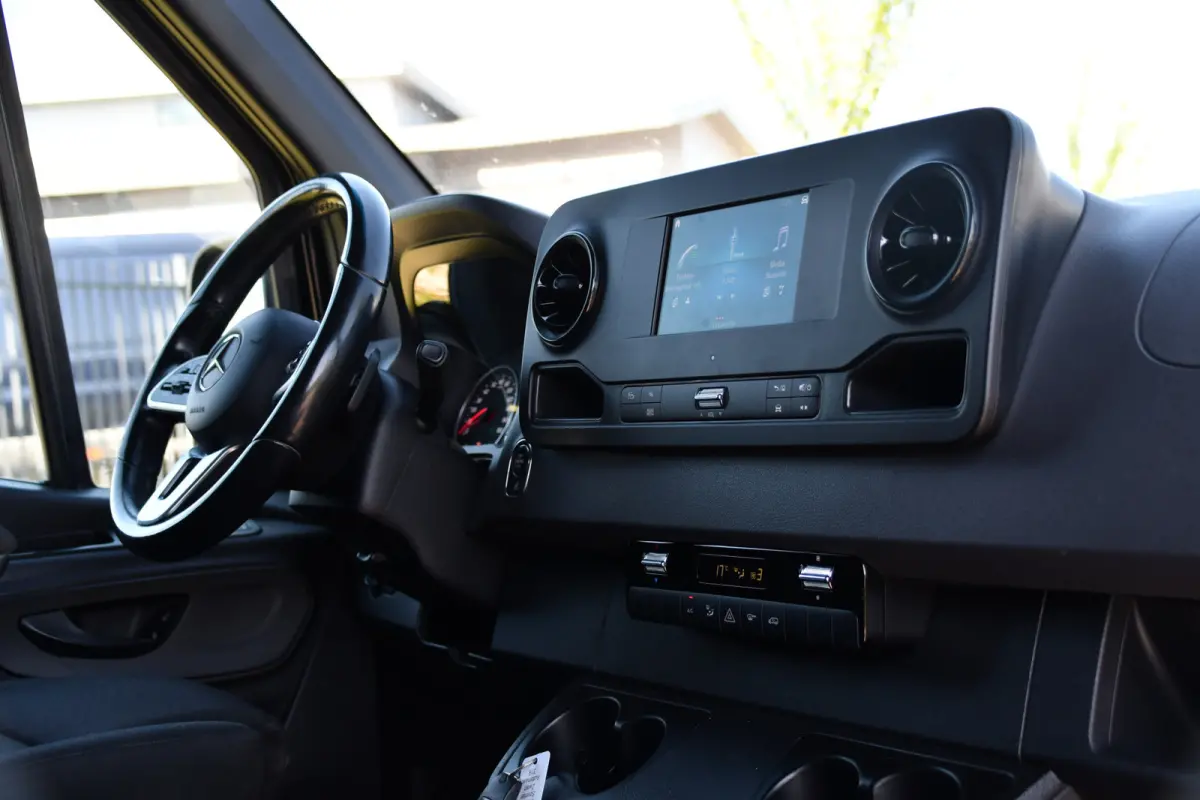 319 1.9 CDI L2H2 RWD Black Edition Camera, Cruise, Carplay, LED, 190pk, Multimedia, Automaat, Geveerde stoel, Sensoren, Trekhaak, Uniek!