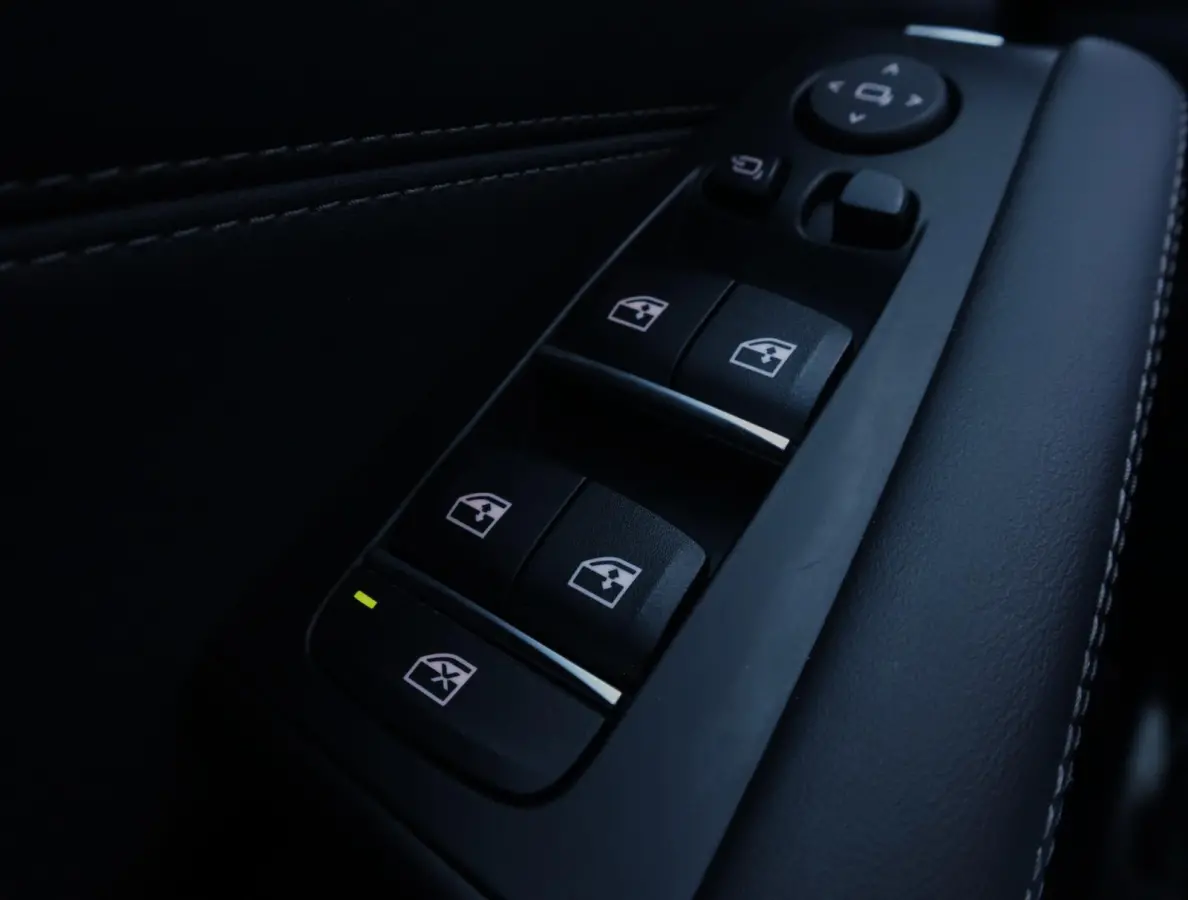 xDrive50e M Sport | Panoramadak | Comfortstoelen | H+K | Lazer | ACC | Stuurverwarming | 360