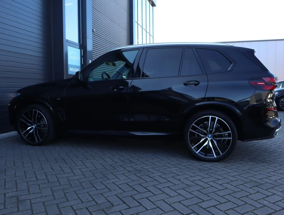 xDrive50e M Sport | Panoramadak | Comfortstoelen | H+K | Lazer | ACC | Stuurverwarming | 360