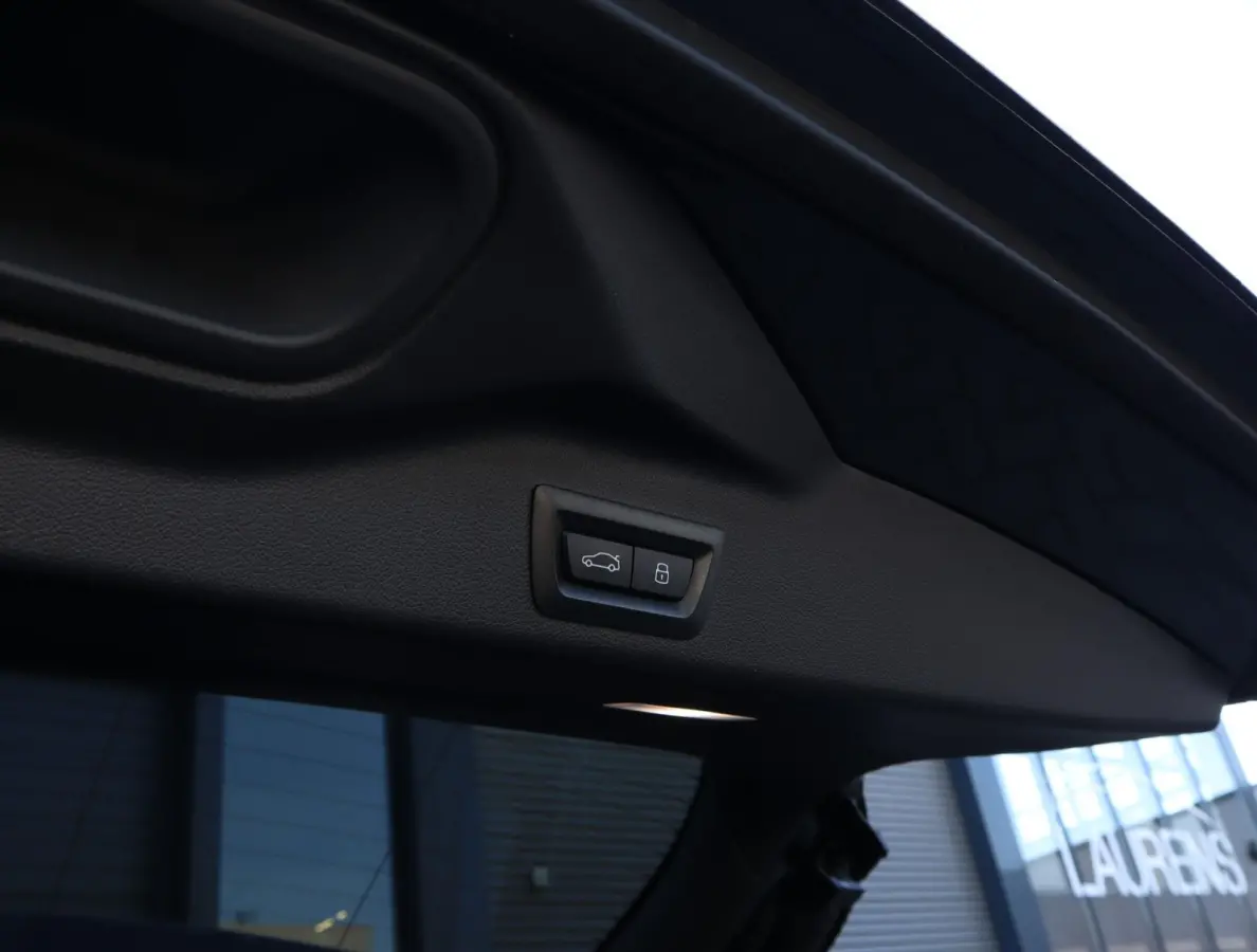 xDrive50e M Sport | Panoramadak | Comfortstoelen | H+K | Lazer | ACC | Stuurverwarming | 360