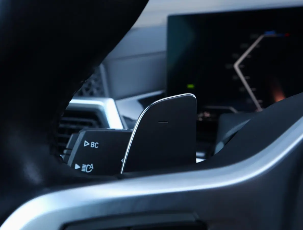 xDrive50e M Sport | Panoramadak | Comfortstoelen | H+K | Lazer | ACC | Stuurverwarming | 360