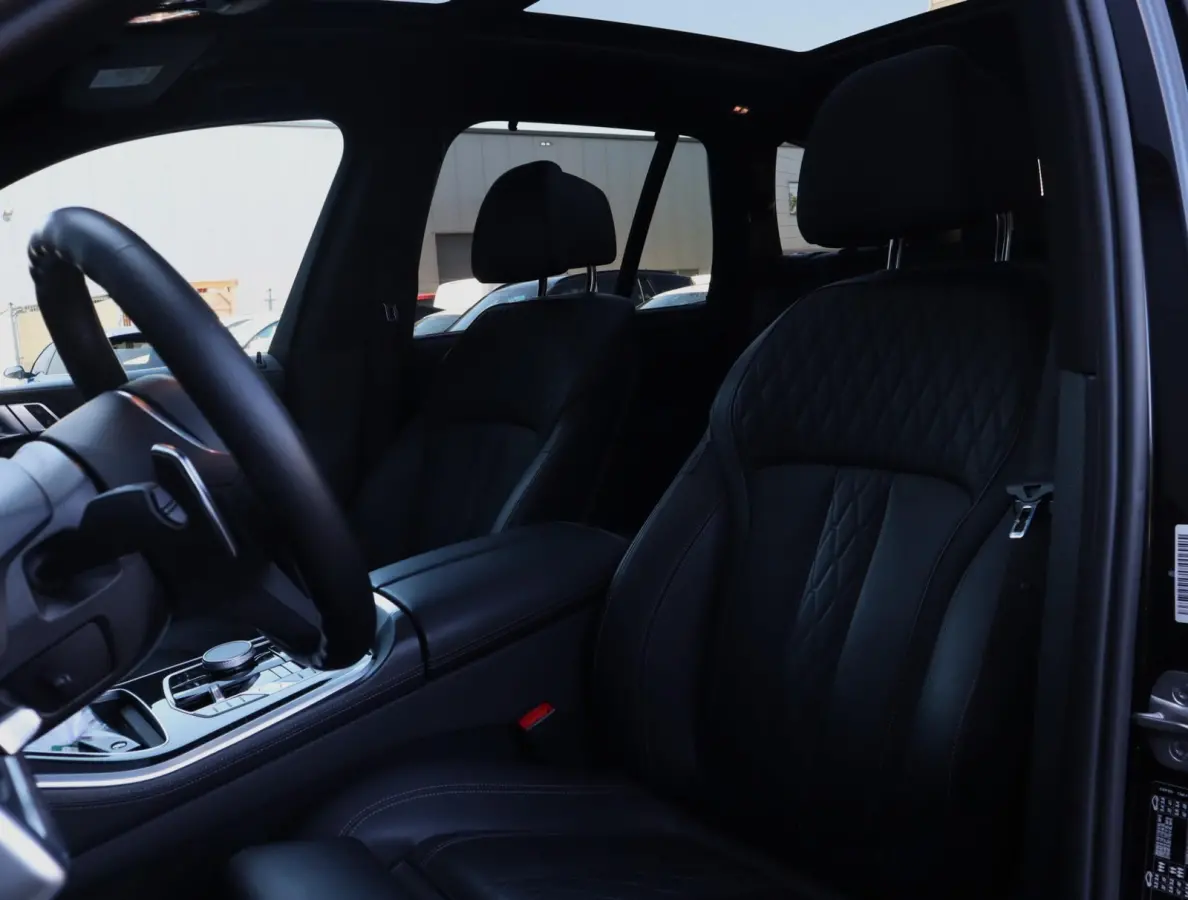 xDrive50e M Sport | Panoramadak | Comfortstoelen | H+K | Lazer | ACC | Stuurverwarming | 360