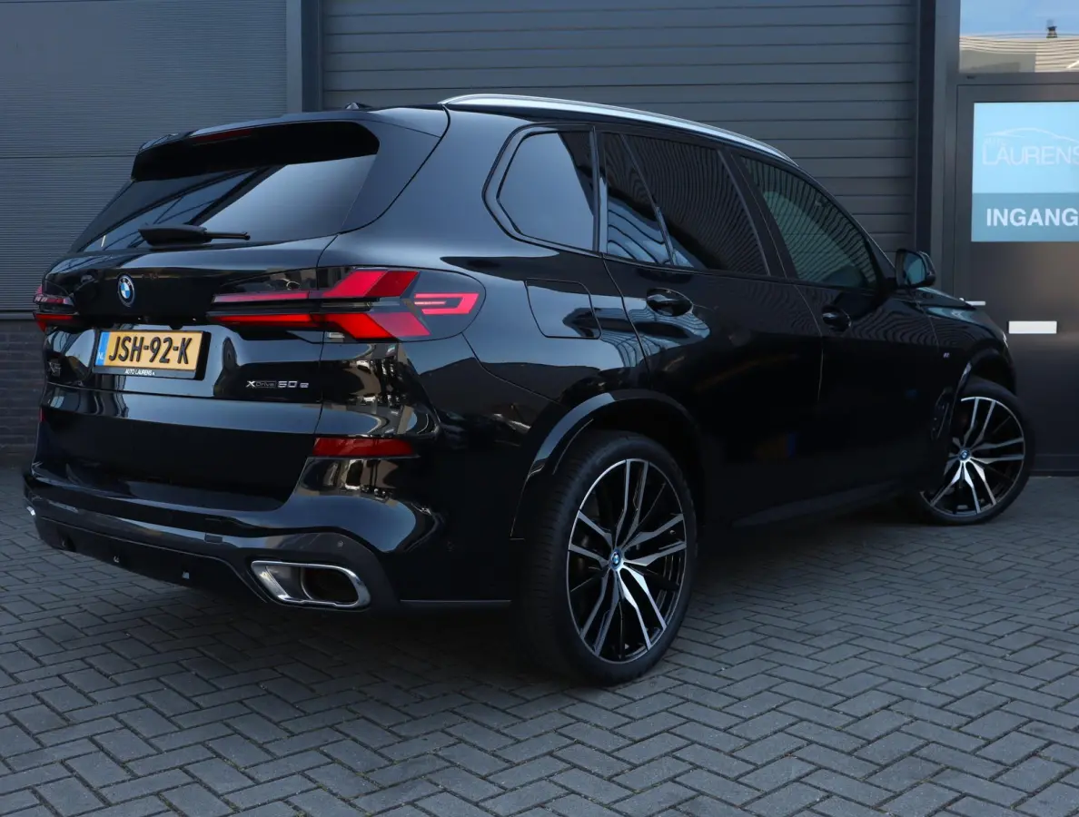 xDrive50e M Sport | Panoramadak | Comfortstoelen | H+K | Lazer | ACC | Stuurverwarming | 360