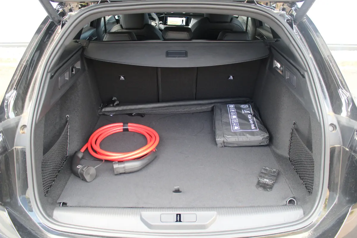 GT Avantage EV 54 kWh | Massage | Memory | Matrix | ACC | 360 Cam | Stoel & stuur verw. | Keyless | Massage | Memory | Matrix | ACC | 360 Cam | Stoel & stuur verw. | Keyless |