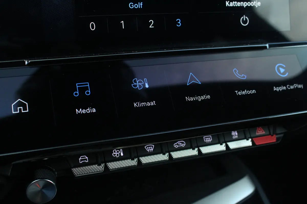 GT Avantage EV 54 kWh | Massage | Memory | Matrix | ACC | 360 Cam | Stoel & stuur verw. | Keyless | Massage | Memory | Matrix | ACC | 360 Cam | Stoel & stuur verw. | Keyless |
