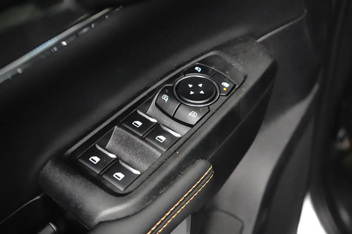 Wildtrak 2.3PHEV 279pk Dubbel Cabine | Elektrische Rollertop |