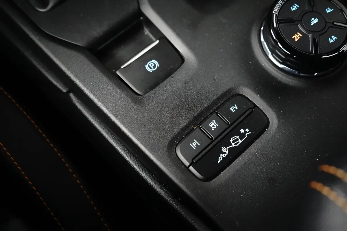 Wildtrak 2.3PHEV 279pk Dubbel Cabine | Elektrische Rollertop |