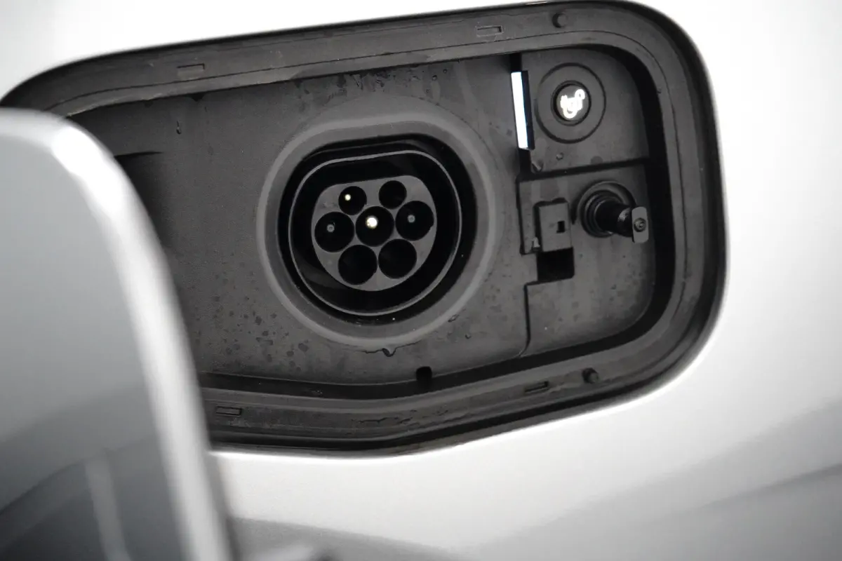 Wildtrak 2.3PHEV 279pk Dubbel Cabine | Elektrische Rollertop |