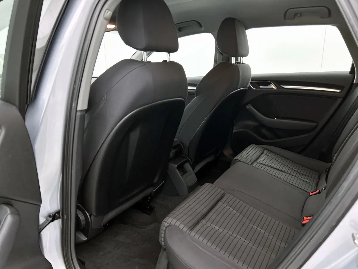 1.0 TFSI Sport Lease Edition (NAVIGATIE, LED, SPORSTOELEN, PDC, STUURBEDIENING)