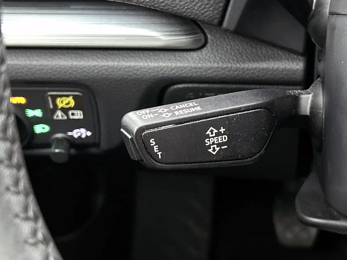 1.0 TFSI Sport Lease Edition (NAVIGATIE, LED, SPORSTOELEN, PDC, STUURBEDIENING)