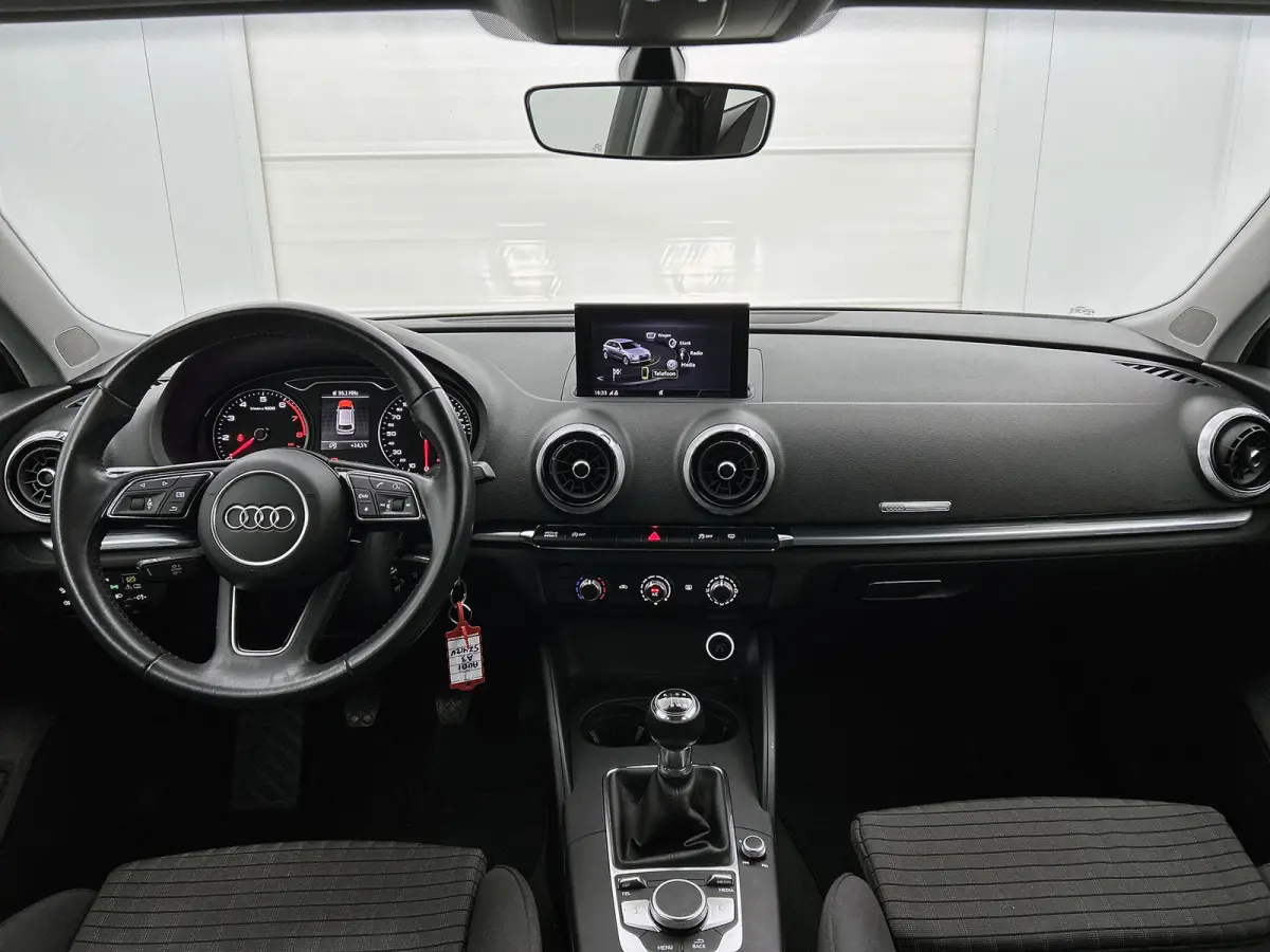 1.0 TFSI Sport Lease Edition (NAVIGATIE, LED, SPORSTOELEN, PDC, STUURBEDIENING)