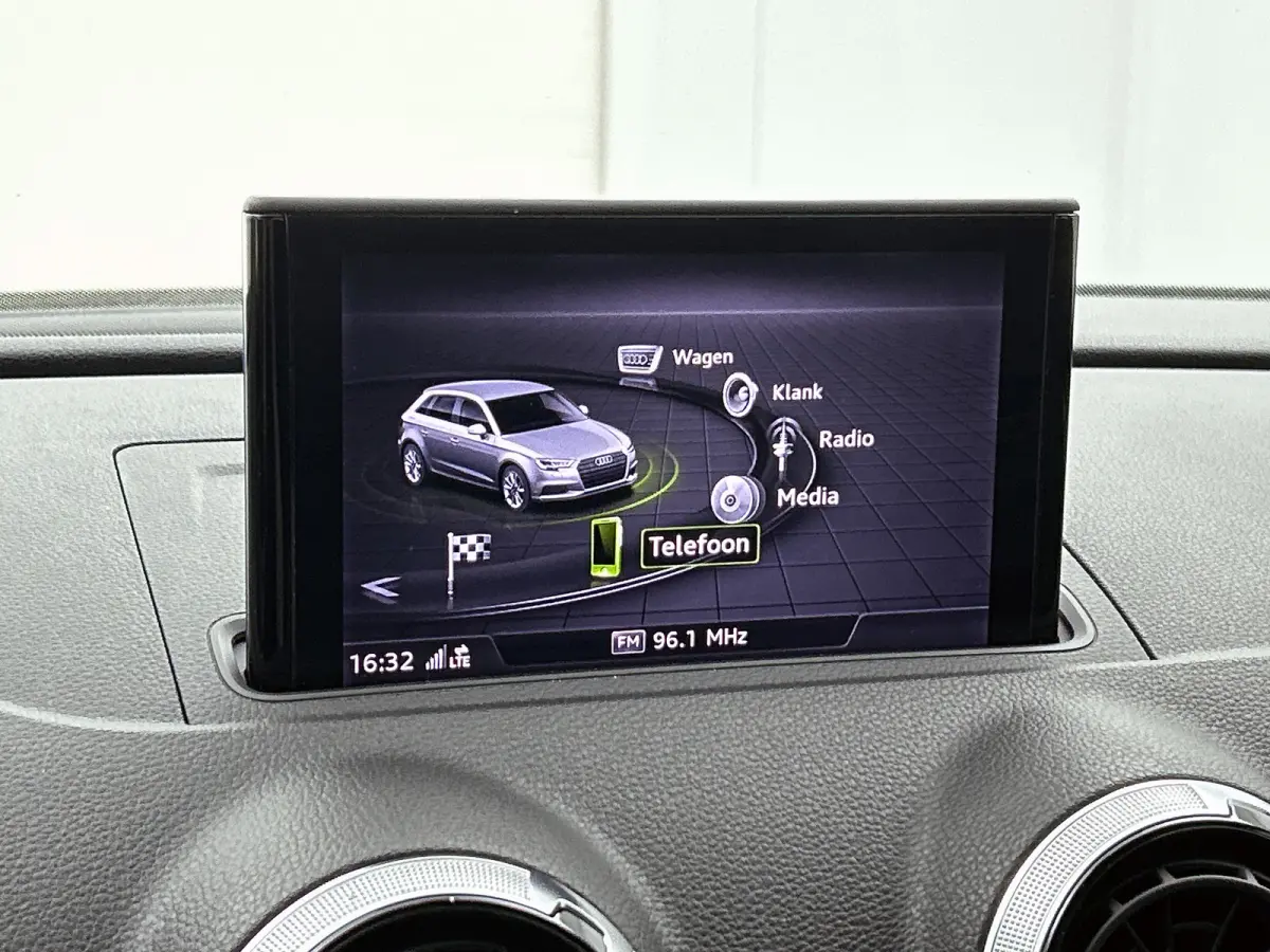 1.0 TFSI Sport Lease Edition (NAVIGATIE, LED, SPORSTOELEN, PDC, STUURBEDIENING)