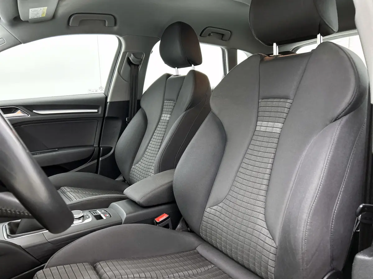 1.0 TFSI Sport Lease Edition (NAVIGATIE, LED, SPORSTOELEN, PDC, STUURBEDIENING)