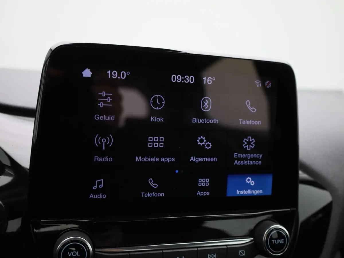 1.0 EcoBoost Hybrid Titanium | APPLE CARPLAY - ANDROID AUTO | CLIMATE CONTROL | CRUISE CONTROL | PARKEERSENSOREN | LANE ASSIST |