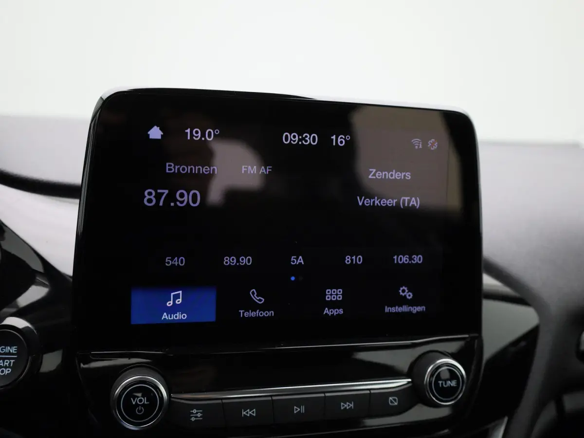 1.0 EcoBoost Hybrid Titanium | APPLE CARPLAY - ANDROID AUTO | CLIMATE CONTROL | CRUISE CONTROL | PARKEERSENSOREN | LANE ASSIST |