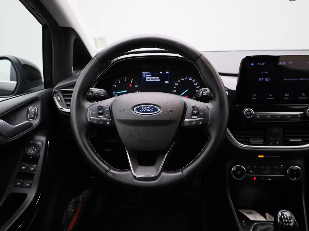 1.0 EcoBoost Hybrid Titanium | APPLE CARPLAY - ANDROID AUTO | CLIMATE CONTROL | CRUISE CONTROL | PARKEERSENSOREN | LANE ASSIST |