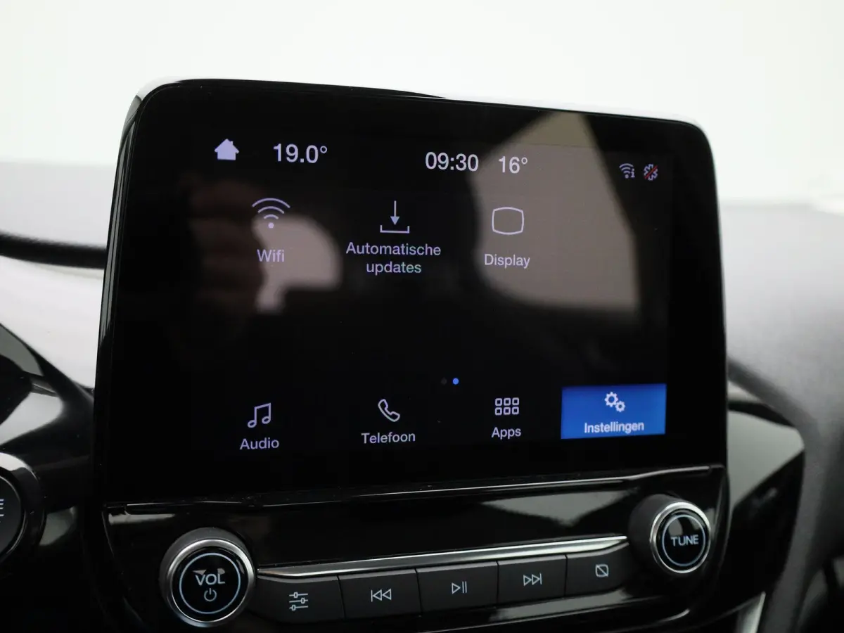 1.0 EcoBoost Hybrid Titanium | APPLE CARPLAY - ANDROID AUTO | CLIMATE CONTROL | CRUISE CONTROL | PARKEERSENSOREN | LANE ASSIST |